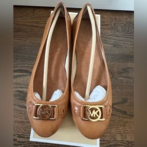 Michal Kors tan loafers